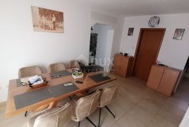 ISTRA, PULA - stan u prizemlju sa velikom terasom 120m2!, Pula, Flat