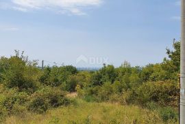ISTRA, KAŠTELIR - Prostrano poljoprivredno zemljište s pogledom na more, Kaštelir-Labinci, Terrain
