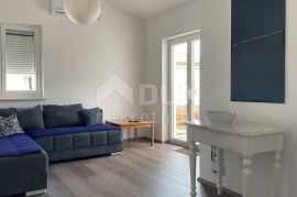 ISTRA, MEDULIN - Apartmanska kuća 500 m od mora!, Medulin, Maison