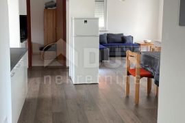 ISTRA, MEDULIN - Apartmanska kuća 500 m od mora!, Medulin, Kuća