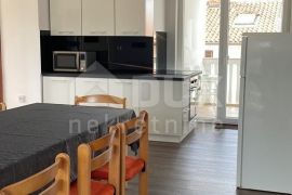 ISTRA, MEDULIN - Apartmanska kuća 500 m od mora!, Medulin, Casa