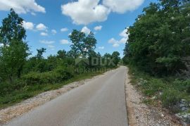 ISTRA, VIŠNJAN - Poljoprivredno zemljište nedaleko od naselja sa pogledom na Učku, Višnjan, Terrain