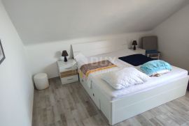 OTOK KRK, RISIKA - Predivna kuća sa 4 apartmana, Vrbnik, Kuća