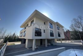 OPATIJA, LOVRAN - STAN SJ3 - 109,5m2 PENTHOUSE + BAZEN I TERASE/BALKONI 71m2 (248m2 BRUTTO - 170m2 NETO), Lovran, شقة