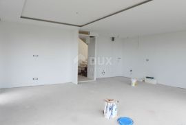 OPATIJA, LOVRAN - STAN J3 - 116m2 PENTHOUSE + BAZEN I TERASE/BALKONI 80,5m2 (243m2 BRUTTO - 171m2 NETO), Lovran, Διαμέρισμα