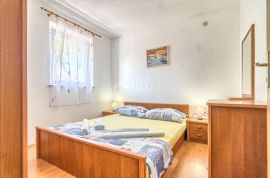 ISTRA, MEDULIN - Kuća s 2 apartmana, 100 m od plaže - POGLED NA MORE!!, Medulin, Haus