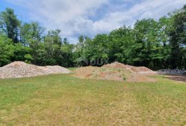 ISTRA, TINJAN - građevinsko zemljište, zadnje u građevinskoj zoni, Tinjan, Land