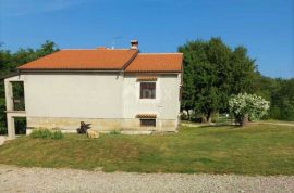 ISTRA, PAZIN - Obiteljska kuća na prostranoj okućnici, Gračišće, Σπίτι