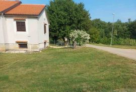 ISTRA, PAZIN - Obiteljska kuća na prostranoj okućnici, Gračišće, House