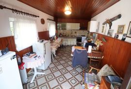 NOVI VINODOLSKI - Samostojeća kuća s dva apartmana na 200 metara od plaže, Novi Vinodolski, Famiglia