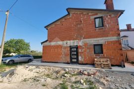 ISTRA, POREČ - Kuća u izgradnji sa dva stana i bazenom, Poreč, House