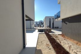 ISTRA, BANJOLE - Moderna vila s pogledom na more, Medulin, Kuća
