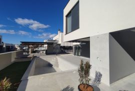 ISTRA, BANJOLE - Moderna vila u privatnom naselju s pogledom na more, Medulin, Haus