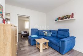 OTOK KRK, MALINSKA - apartmanska kuća s dva bazena i pogledom na more, Malinska-Dubašnica, House