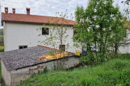 ISTRA, PIĆAN - Simpatična obiteljska kuća s prostranom okućnicom, Pićan, House