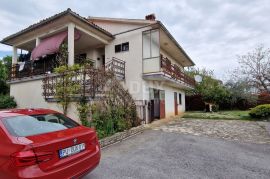 ISTRA, PIĆAN - Simpatična obiteljska kuća s prostranom okućnicom, Pićan, House