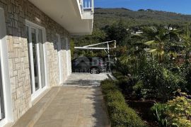 OPATIJA, IČIĆI - kuća od 240m2 na odličnoj poziciji s bazenom i pogledom na more, Opatija - Okolica, House