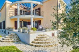 ISTRA, MEDULIN - Luksuzna klasična vila 50 metara od plaže, Medulin, بيت