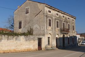 ISTRA, TINJAN - Kamena kuća za adaptaciju, mogućnost gradnje 5 stambenih jedinica, Tinjan, House