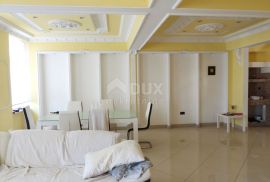 OPATIJA, CENTAR - stan 250m2 s pogledom na more + okoliš, Opatija, Flat