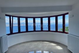 OPATIJA, CENTAR- stan 170m2 na 1.katu 2S+DB s panoramskim pogledom na more + okoliš 100m2, Opatija, Appartment