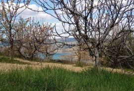 ISTRA, PAZIN, GRIMALDA - Prostrano zemljište s pogledom na jezero, Pazin - Okolica, Arazi