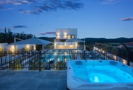 ISTRA, VRSAR (okolica)- Luksuzna vila s teniskim terenom, bazenom i pogledom na more, Sveti Lovreč, Famiglia
