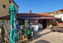 ISTRA, POREČ - Apartmanska kuća s pet stambenih jedinica i s puno potencijala, Poreč, Casa