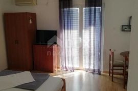 ZADAR, BIOGRAD NA MORU - Kuća sa devet apartmana, Biograd Na Moru, House