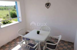 ZADAR, BIOGRAD NA MORU - Kuća sa devet apartmana, Biograd Na Moru, Дом