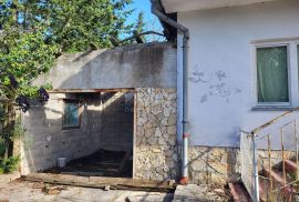 ZADAR, BENKOVAC - Obiteljska kuća s projektom za adaptaciju, Benkovac, House