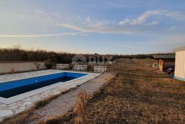 ISTRA, LABIN - Kuća s bazenom na mirnoj lokaciji okružena zelenilom, Labin, بيت