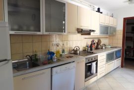 OPATIJA, CENTAR - samostojeća kuća 320m2 s pogledom na more + okućnica 753m2, Opatija, House