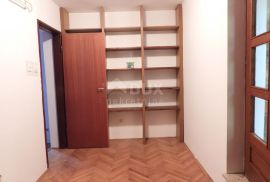 OPATIJA, CENTAR - dvoetažni stan 190m2 s pogledom na more + okućnica 350m2 + garaža, Opatija, Apartamento