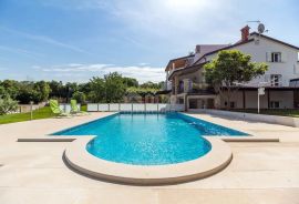 ISTRA, BANJOLE Očaravajuća kuća s bazenom s 3000 m2 okućnice - POGLED NA MORE!, Medulin, Casa