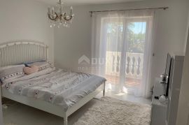 MATULJI - kuća, 3 stana, 397,18 m2, 906 m2 okućnice, ODLIČAN POTENCIJAL, PARKING!!!, Matulji, Σπίτι