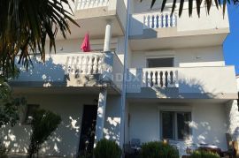 MATULJI - kuća, 3 stana, 397,18 m2, 906 m2 okućnice, ODLIČAN POTENCIJAL, PARKING!!!, Matulji, Σπίτι