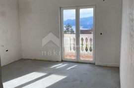 MATULJI - kuća, 3 stana, 397,18 m2, 906 m2 okućnice, ODLIČAN POTENCIJAL, PARKING!!!, Matulji, Famiglia