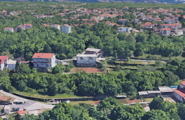 VIŠKOVO - građevinsko zemljište 1648m2 s dva prilazna puta, Viškovo, Terreno