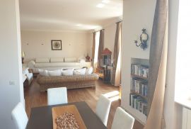 OPATIJA, STROGI CENTAR - Stan u vili 100 metara do mora s parkirnim mjestom!, Opatija, Appartment