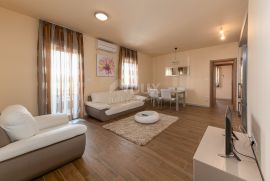 ISTRA, MEDULIN Apartmanska kuća u Banjolama - POGLED NA MORE!!, Medulin, Maison