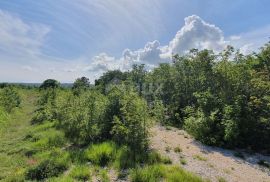 ISTRA, LABIN - Prostrano građevinsko zemljište stambene namjene na osami, 1 km od mora, Labin, Terrain