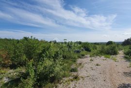 ISTRA, LABIN - Prostrano građevinsko zemljište stambene namjene na osami, 1 km od mora, Labin, Terra