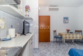 NOVI VINODOLSKI, KLENOVICA - Kuća s apartmanima na odličnoj lokaciji, Novi Vinodolski, Maison