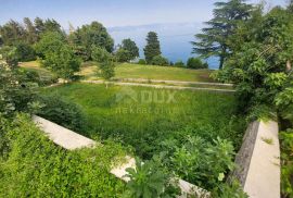 OPATIJA, MEDVEJA - kuća 85m2 + okoliš 280m2 - 1. RED DO MORA!, Lovran, Famiglia