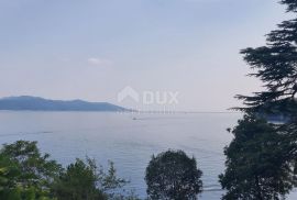 OPATIJA, MEDVEJA - kuća 85m2 + okoliš 280m2 - 1. RED DO MORA!, Lovran, Дом