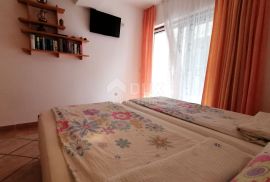 ISTRA, ROVINJ Apartmanska kuća na samo 40m od mora!, Rovinj, Famiglia