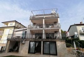 ISTRA, ROVINJ Apartmanska kuća na samo 40m od mora!, Rovinj, Famiglia