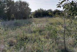 Istra - Pula - Građevinsko zemljište na Busoleru 1360 m2, Pula, Tierra