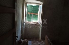 ISTRA, MATOHANCI- Istarska kuća za renovaciju s velikim dvorištem, Kanfanar, House